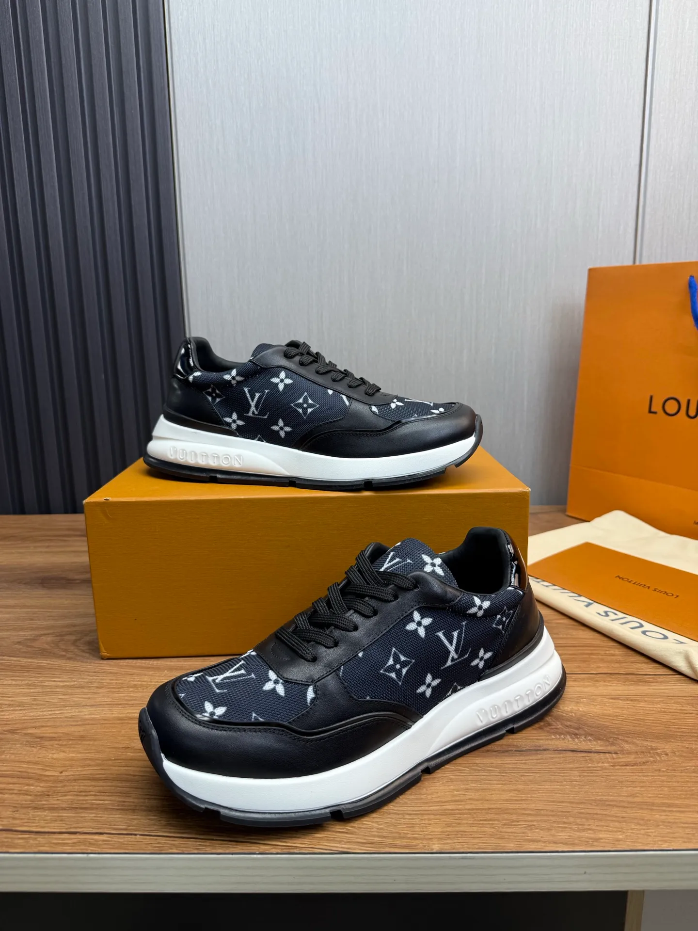 Men's shoes 💰800💰 LOUIS VUITTON [Luden Yiwei] Brand new trendy Lv is on the market 🎁, casual and fashionable men's shoes 👟Original 1:1 shipment✅ The upper is made of imported brand leather + cowhide lining, the original wear-resistant rubber outsole, the version is simple and elegant, exclusive for trendy men. 38-44 (customized at 38.45)